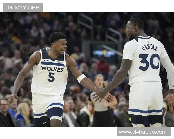 爱德华兹谈与兰德尔的默契配合新赛季展现更多精彩瞬间 爱德华兹谈与兰德尔的默契配合新赛季展现更多精彩瞬间