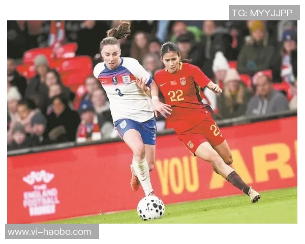 中国国家女子足球队抵达伦敦全力备战与英格兰女足的国际友谊赛 中国国家女子足球队抵达伦敦全力备战与英格兰女足的国际友谊赛