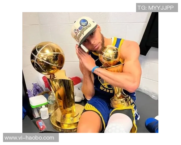 阿尔瓦拉多拼抢受伤迅速回更衣室后再度重返赛场展现顽强精神 阿尔瓦拉多拼抢受伤迅速回更衣室后再度重返赛场展现顽强精神