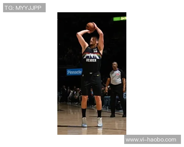 沃尔赞约基奇轻松自如的表现与其他球员拼尽全力形成鲜明对比 沃尔赞约基奇轻松自如的表现与其他球员拼尽全力形成鲜明对比